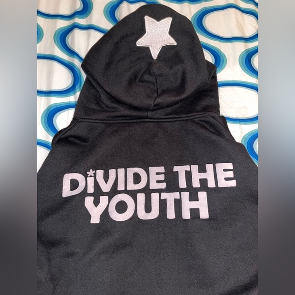 Divide The Youth Full Zip Up Sweater | Large in men’s - Picture 4 of 7
